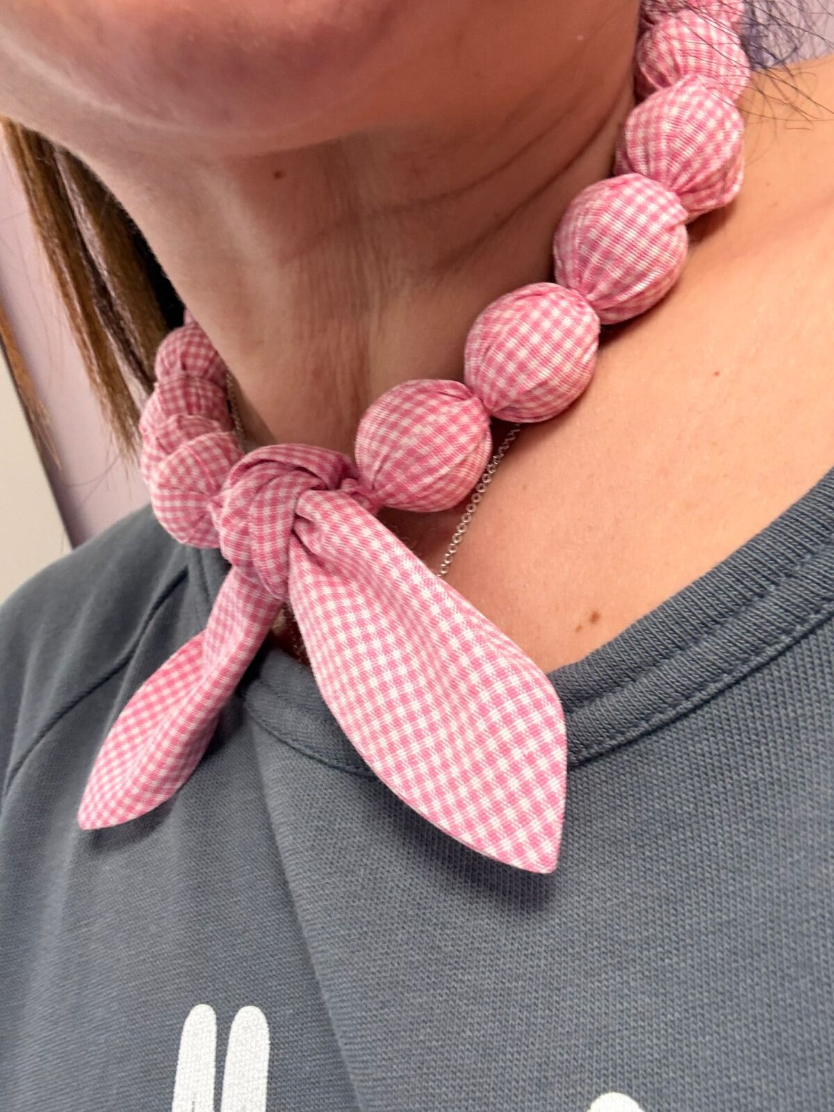 collar rosa